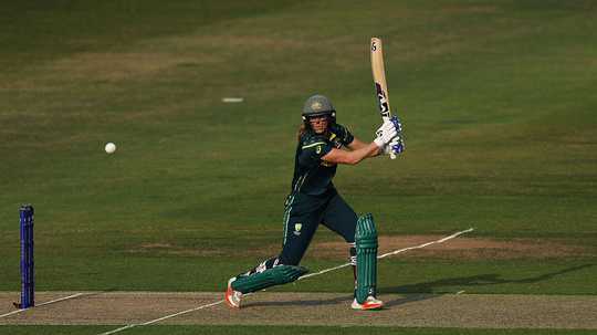 Ellyse Perry torments Pakistan, with both bat and ball