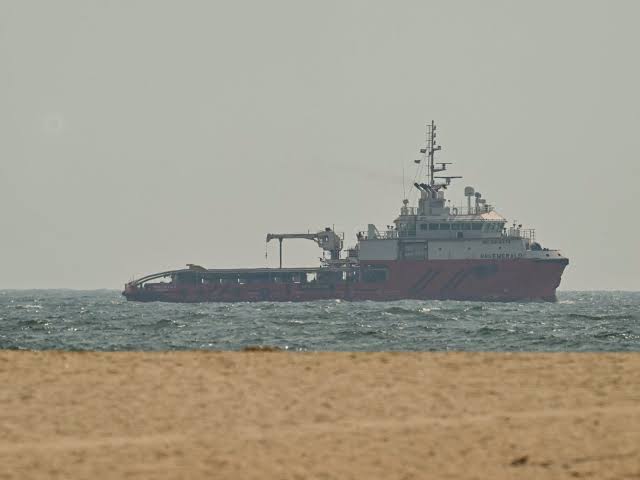 Iran war live: US bombs Iranian port cities as IRGC closes Strait of Hormuz