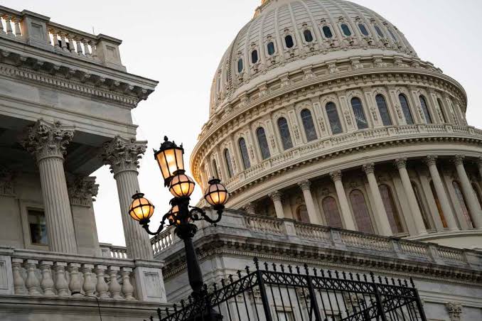 House approves labor-friendly bill with support from 20 Republicans
