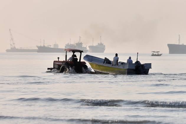 Trump is urging tankers to sail through Hormuz. Vessels aren’t so sure yet.
