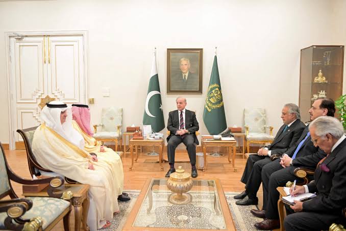 Iran warns U.S. ground troops would be 'set on fire' and Pakistan says it will host U.S.-Iran talks