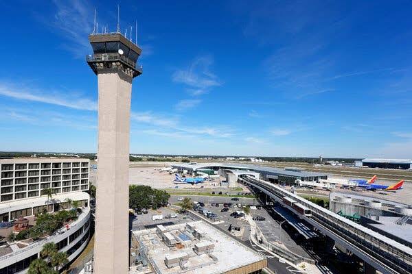 Three Airports Plan to Ditch T.S.A. Agents Amid Push for Private Security