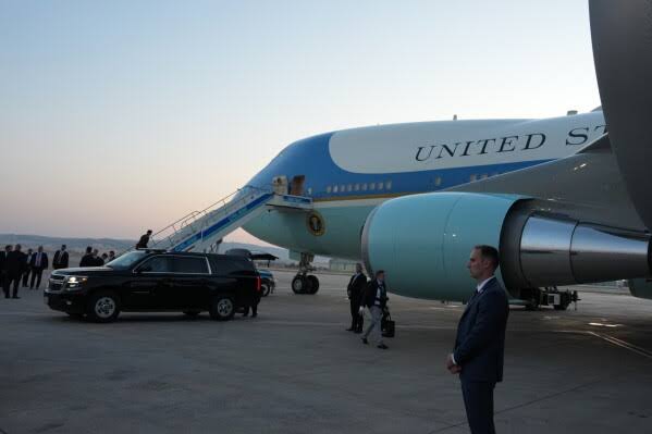 Trump flies partway home from Turkey in an old Air Force One, not the new Qatari-gifted jet
