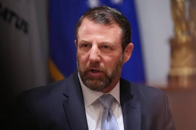 Fears of travel chaos flare as Mullin weighs pulling customs officers from Newark airport