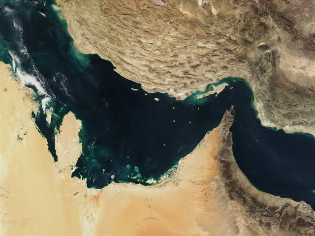 IRGC Opens Tolled Passage for Merchant Ships in Strait of Hormuz, Transit Continues to Trickle Through