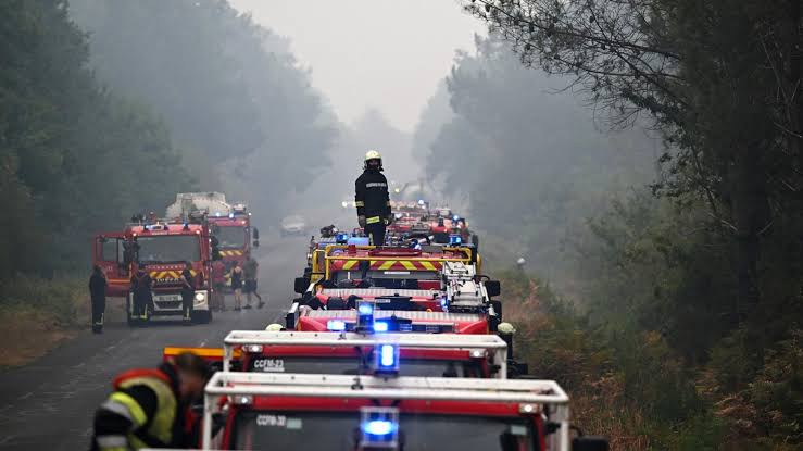 At least 1 dead, more than 300,000 evacuated amid wildfires in Spain, France