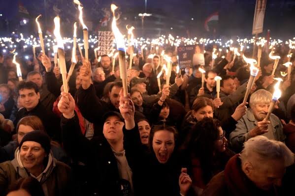 Hungarian election rivals Orbán and Magyar make final push for votes on eve of poll