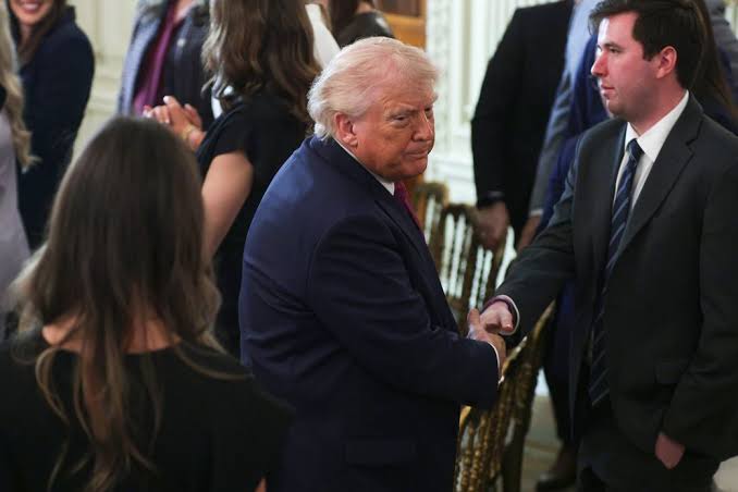 Trump advisers privately strategize around a new midterm push: Democrats would be worse