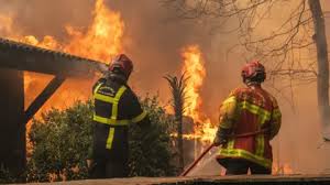More than 300,000 flee wildfires in France and Spain