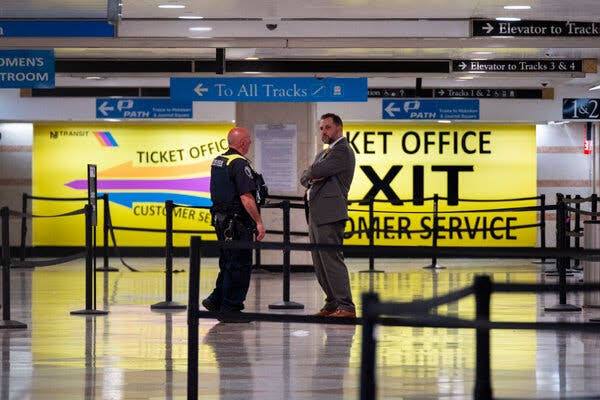 6 Wounded in Stabbing at New York Penn Station