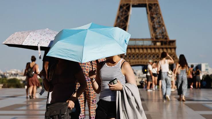 France Is Too Hot for Shutters and Ceiling Fans
