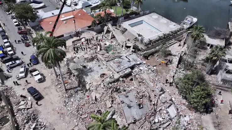 Live updates: Venezuela earthquake rescue teams listen for signs of life as death toll mounts