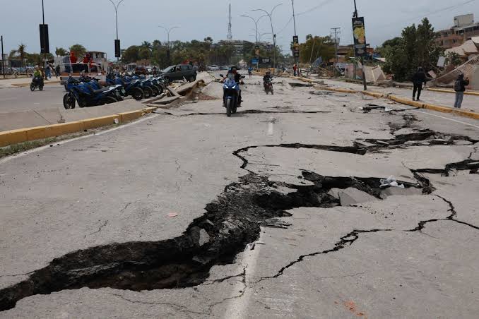 Live updates: Over 900 dead in Venezuela earthquakes as rescuers race to find victims