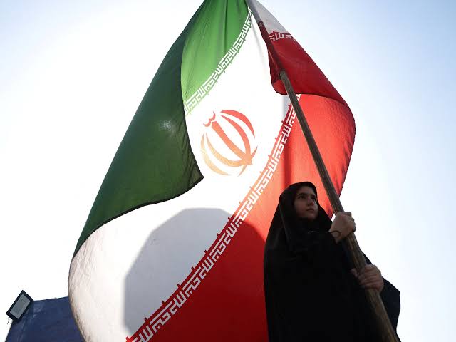 Iran attacks Bahrain, Kuwait and ships in Hormuz after new US strikes