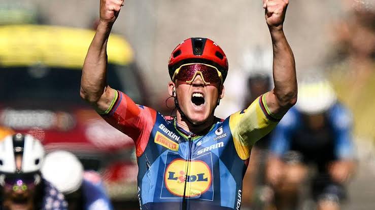Tour de France 2026: Mads Pedersen wins stage as Tadej Pogacar loses yellow jersey