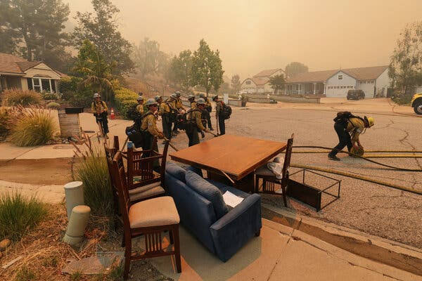 Sandy Fire in Simi Valley Threatens Thousands of Homes