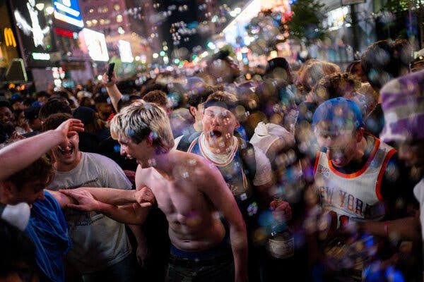 17 Arrested, 1 Officer Injured in N.Y.C. Celebrations of Knicks’ Game 2 Win