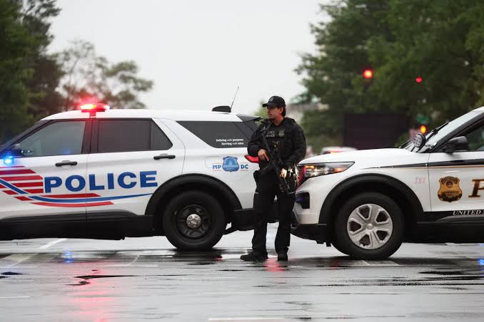 Shooter killed near the White House was previously charged with trespassing
