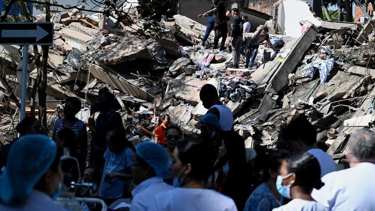More than 100 killed after strongest quake this century hits western Colombia