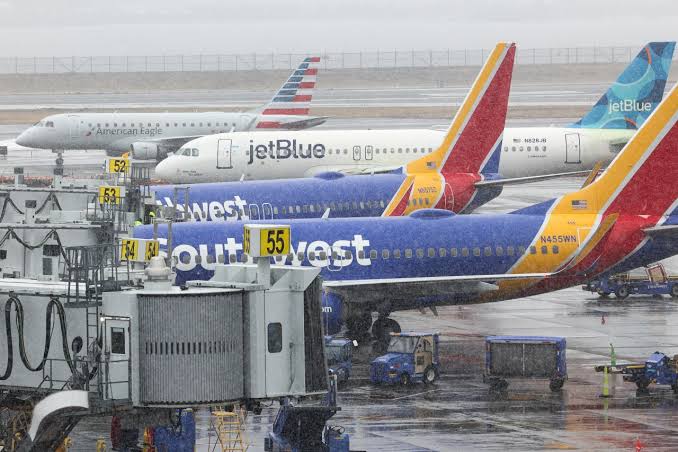 Airline group opposes year-round daylight saving time. Why?
