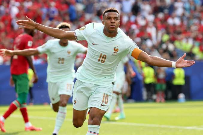 France downs Morocco 2-0 to advance to the World Cup semifinal
