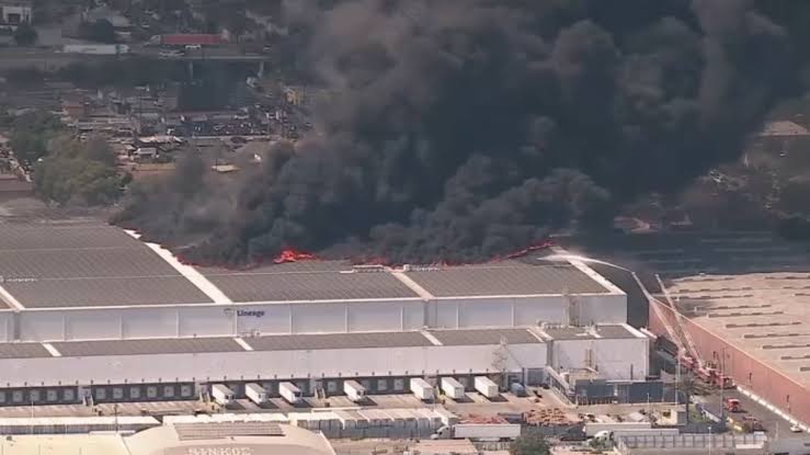 Hourslong shelter-in-place order lifted for Boyle Heights warehouse fire