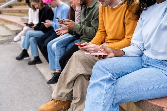 Americans are quietly abandoning the daily habit that billionaires say set them up for success