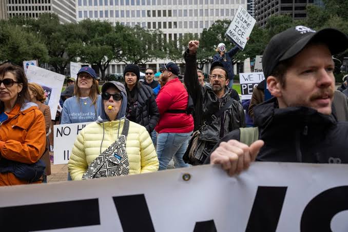Houston in showdown with state over immigration ordinance