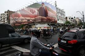 Trump holds talks on prolonged Iran blockade, urges Tehran to reach a deal