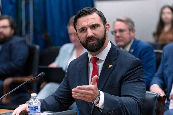 Trump to Pick Ousted FEMA Head to Lead Agency Again