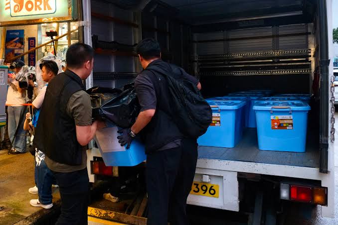 Hong Kong Police Raid Independent Bookstores and Arrest 5 People