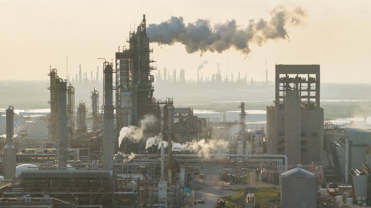 Oil jumps after fresh U.S. strikes in Iran revive Strait of Hormuz disruption fears