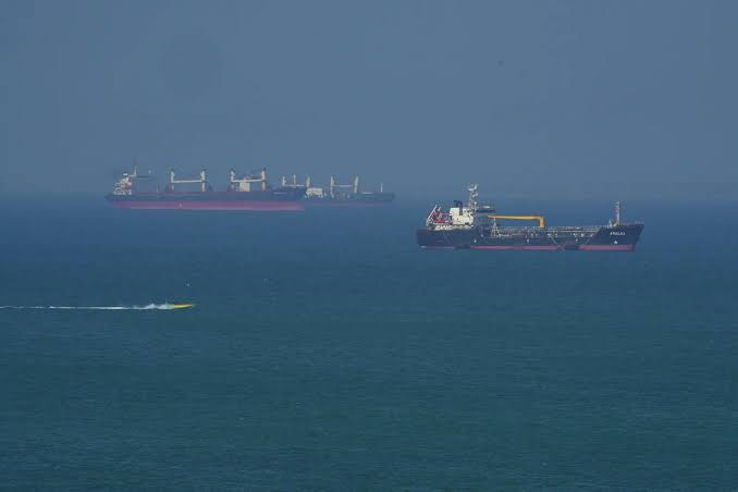 Trump Punts Thorniest Iran Challenges in Push to Reopen Hormuz