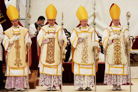 Who are the ultratraditionalists rebelling against Pope Leo and triggering a rupture with the Vatican?
