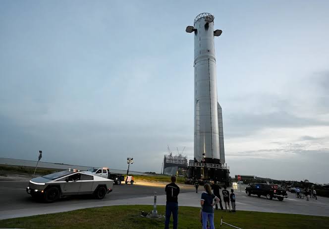 SpaceX stock hits all-time low, dips below IPO price