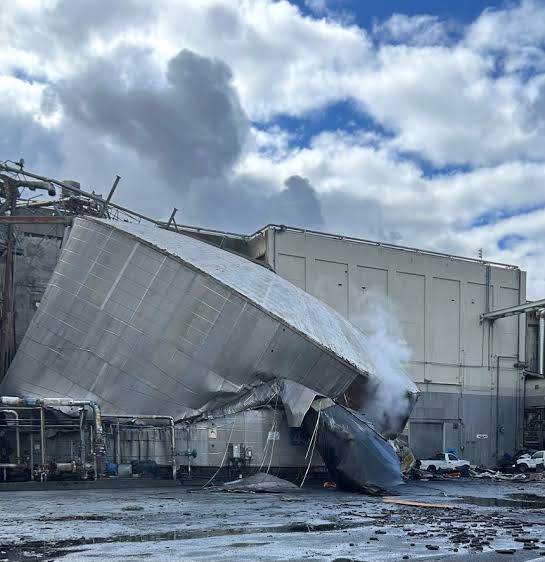At least 1 dead and 9 missing after a chemical tank rupture at a paper and packaging plant in Washington state