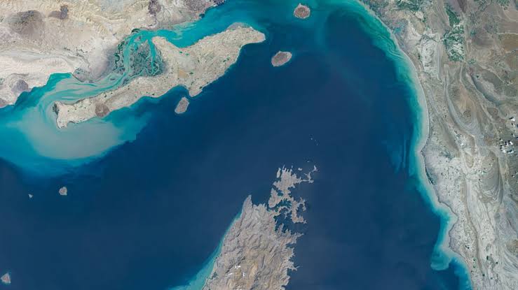 Video shows ships turning away from Strait of Hormuz as confusion persists over whether sea lane is really open
