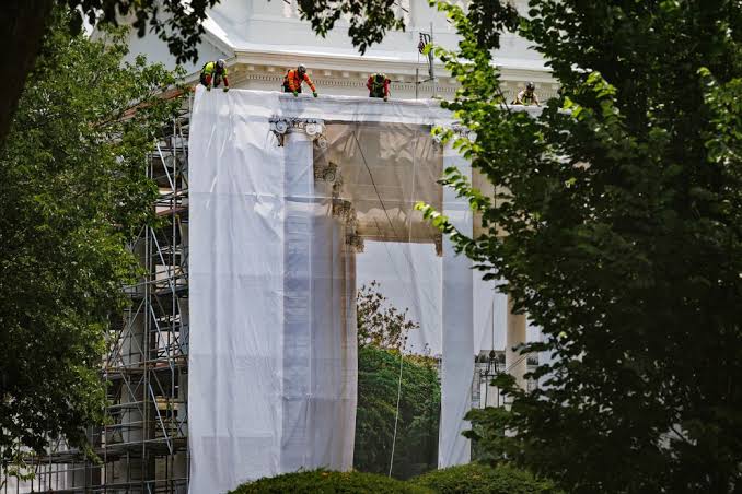 Trump turns to White House columns for next construction project