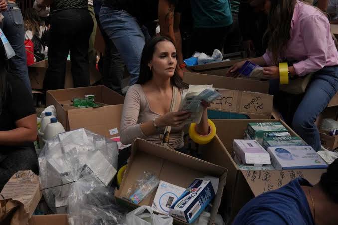 Venezuelans in Colombia scramble to send aid as earthquakes death toll increases