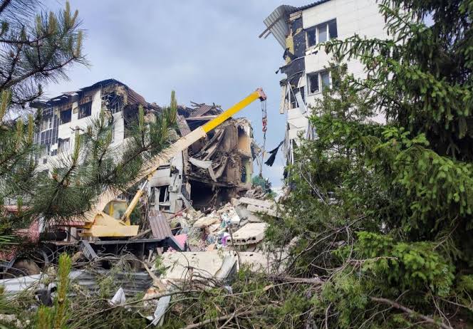 ‘Massive’ Russian missile barrage hits Kyiv after Putin orders retaliation for deadly Ukrainian attack