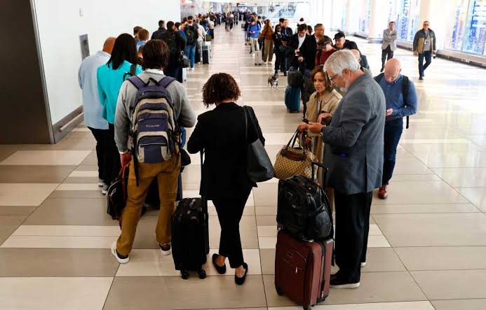 Trump says he'll sign order to pay TSA agents as Congress struggles to reach funding deal