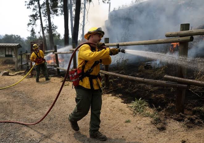 Spokane firefight grinds on amid devastation