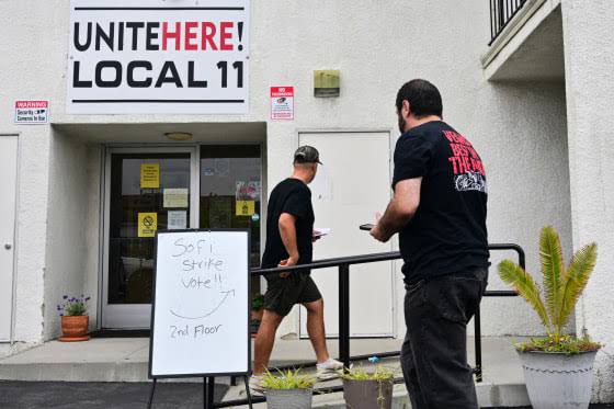 Workers at L.A.-area stadium hosting World Cup games reach tentative deal after authorizing strike