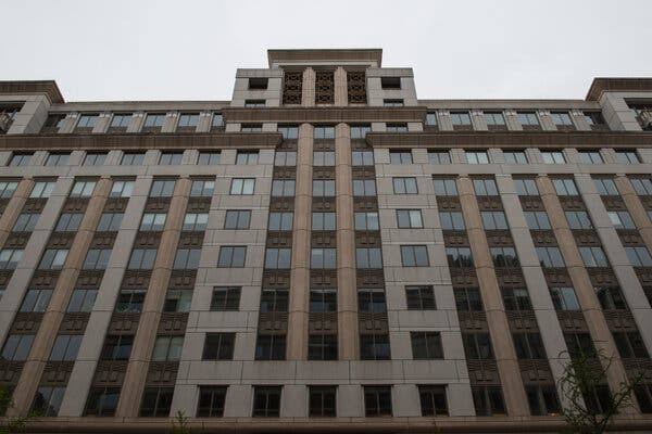 Appeals Court Appears Skeptical of Trump Orders Targeting Law Firms