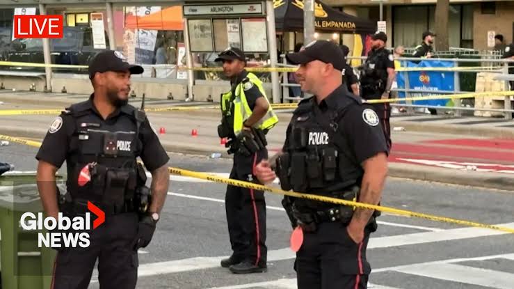 2 dead, 4 injured after ‘exchange of gunfire’ in the middle of Toronto street festival