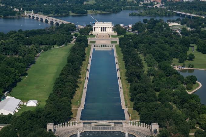 Former Olympic canoeist indicted for allegedly damaging Reflecting Pool
