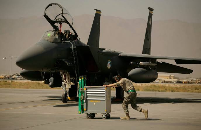 Iran War Live Updates: Downed U.S. Jet and Missing Crew Member Raise Stakes in War