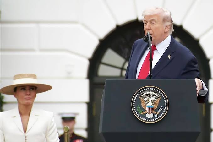 Donald Trump pauses televised speech, tells Melania Trump their marriage won't last as long as his parents' union