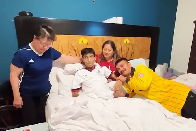 Teen dies hours after his parents are reunited with him following immigration detention
