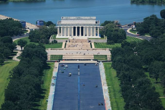 Trump says promenade will be built connecting Lincoln Memorial to Potomac River
